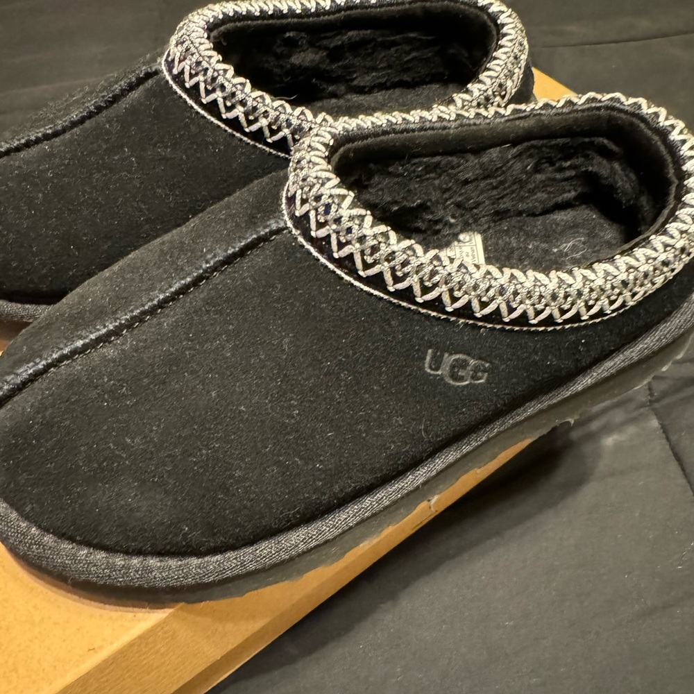UGG Tasman Slipper - WORN ONCE - Size 5